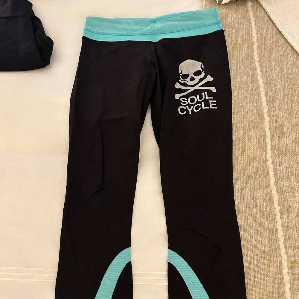 Soulcycle Lulu lemon leggings with blue detail